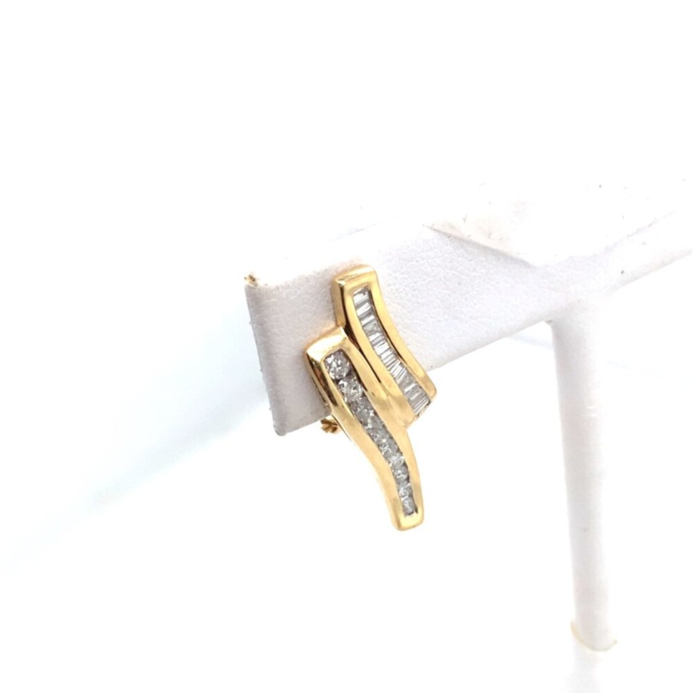 14K Yellow Gold Diamond Round and Baguette Diamond Earrings (1.01 CTW)